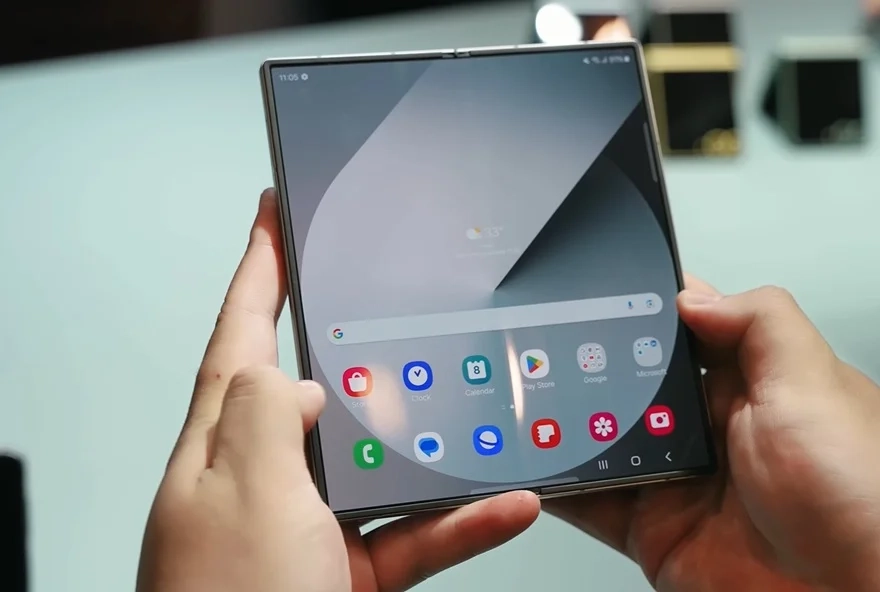 ảm biến vân tay dưới màn hình trên Galaxy Z Fold 6